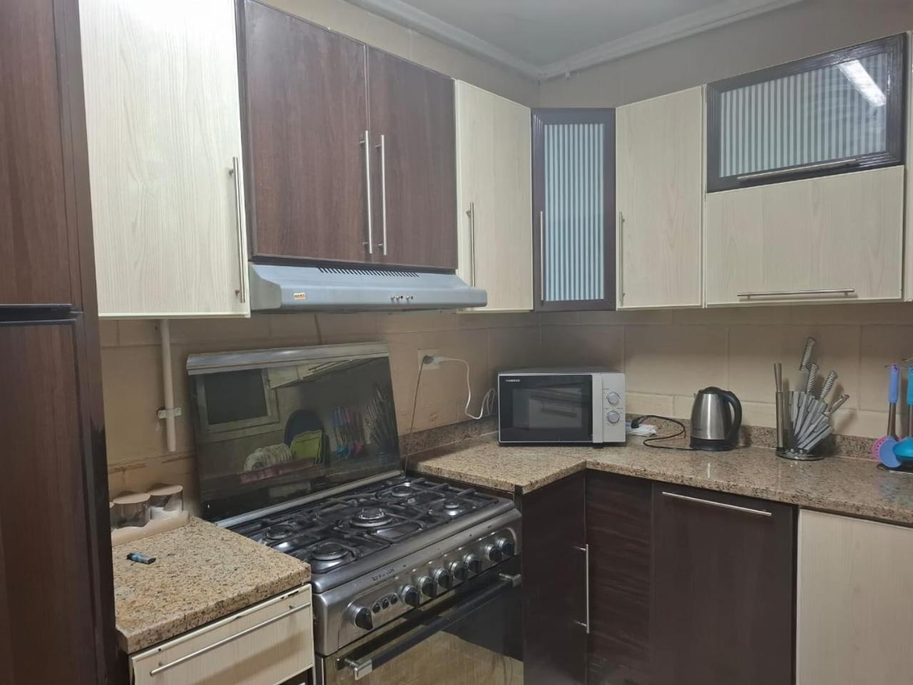 Apartmán كمبوند سيتي تاورز البوشي Káhira Exteriér fotografie